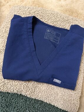 Figs Catarina One-Pocket Scrub Top - Navy